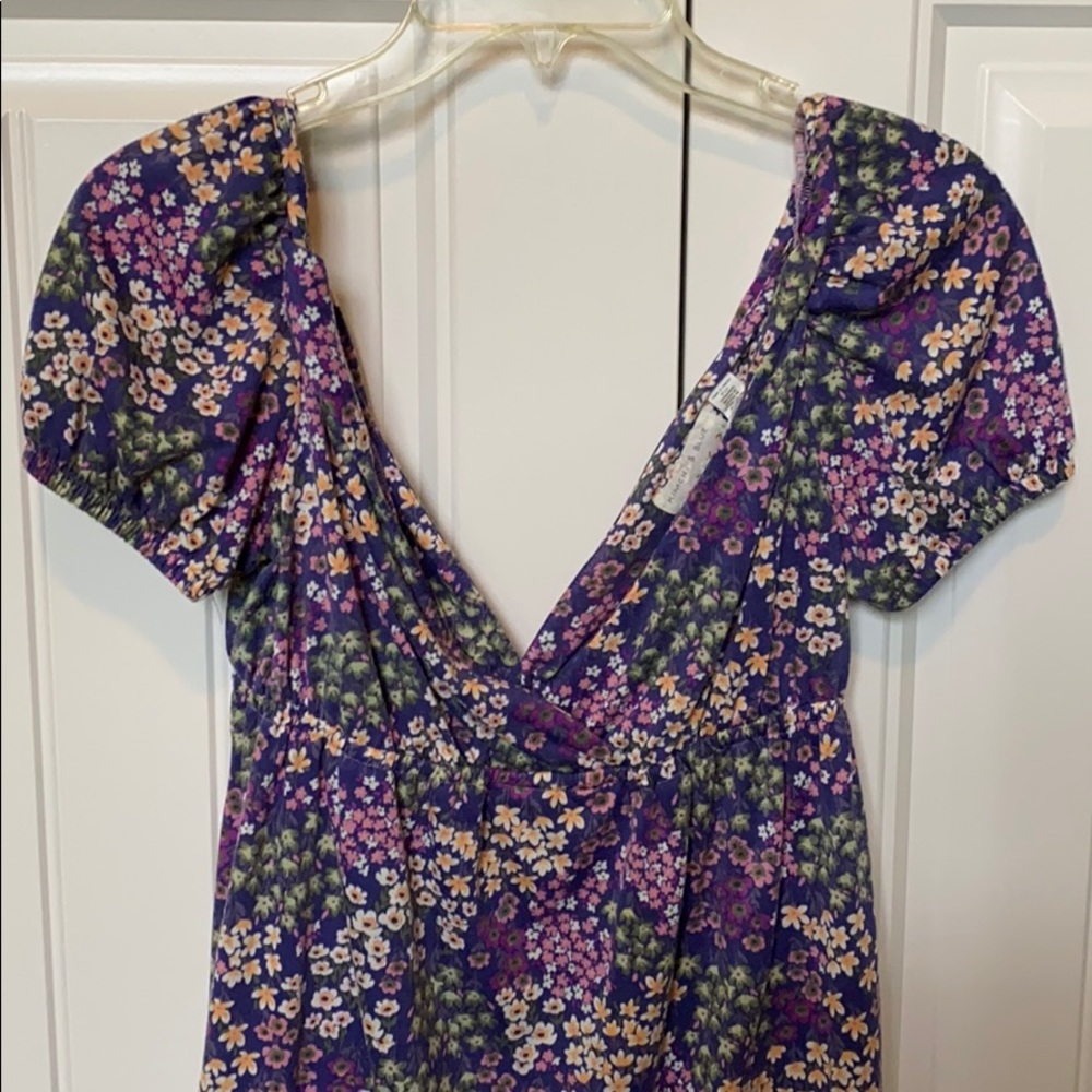 Cute floral top - Picture 4 of 4